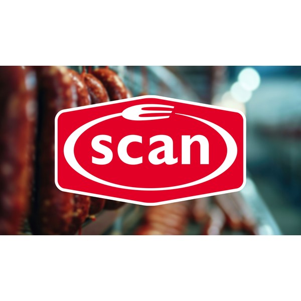 Scan logo med pølser i baggrunden